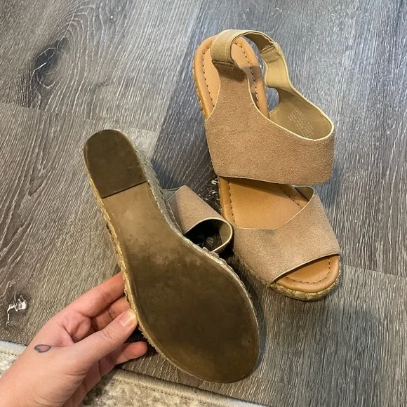 Leather Steve Madden Wedges​ - Picture 4 of 4